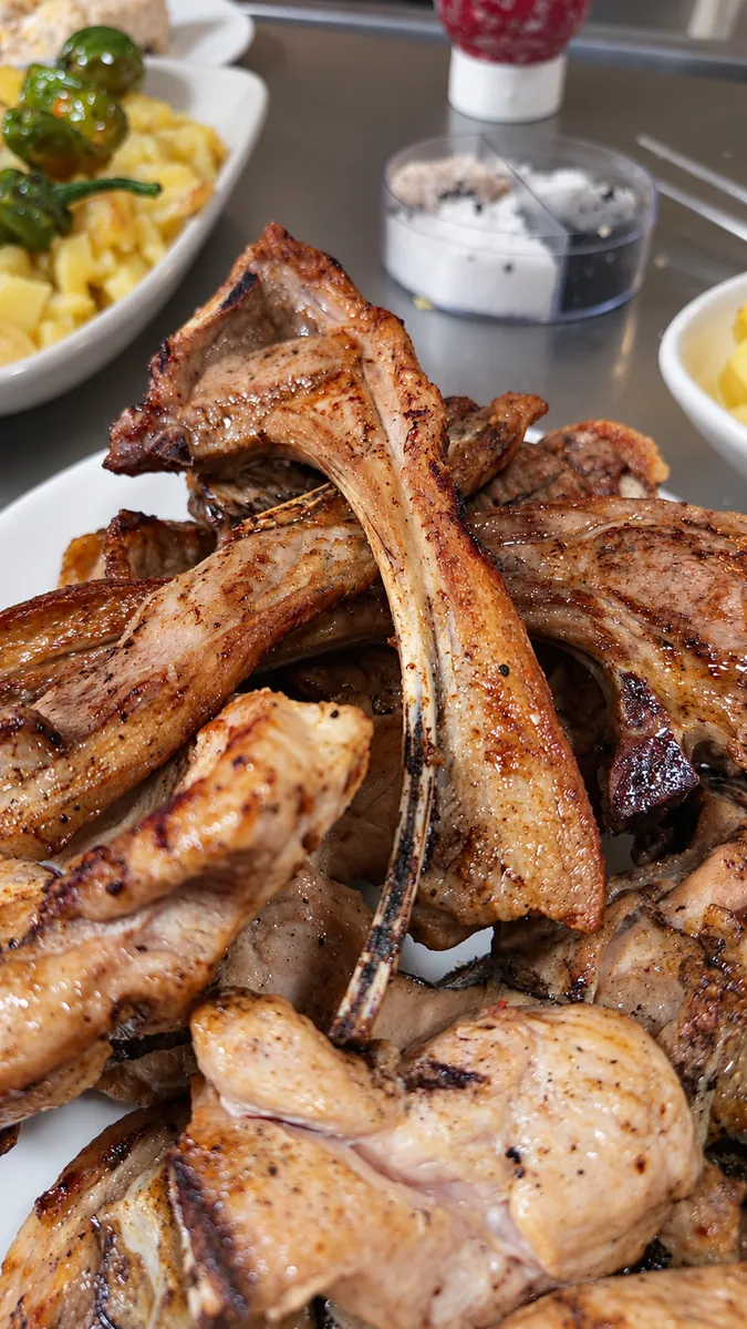 Chuletas de cordero a la brasa en Bar La Betty