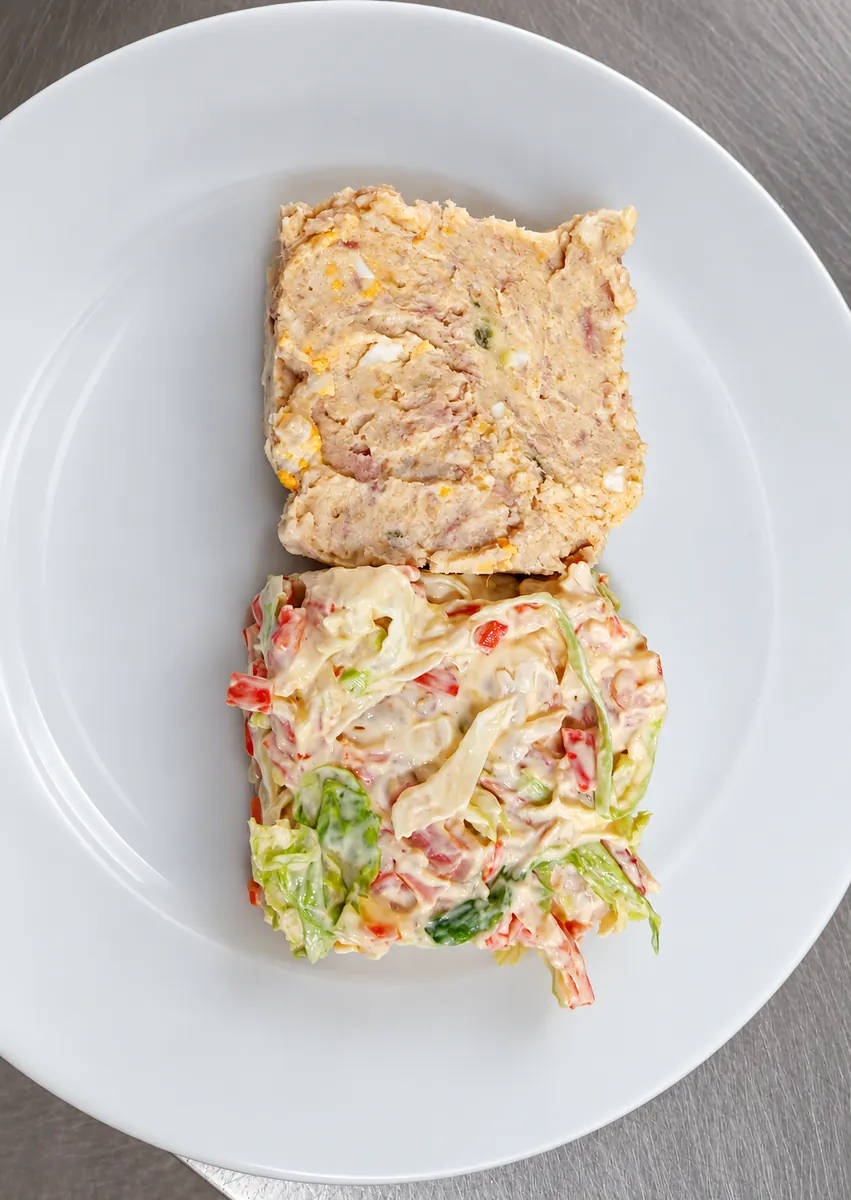 Ensaladilla y salpicón caseros en Bar La Betty